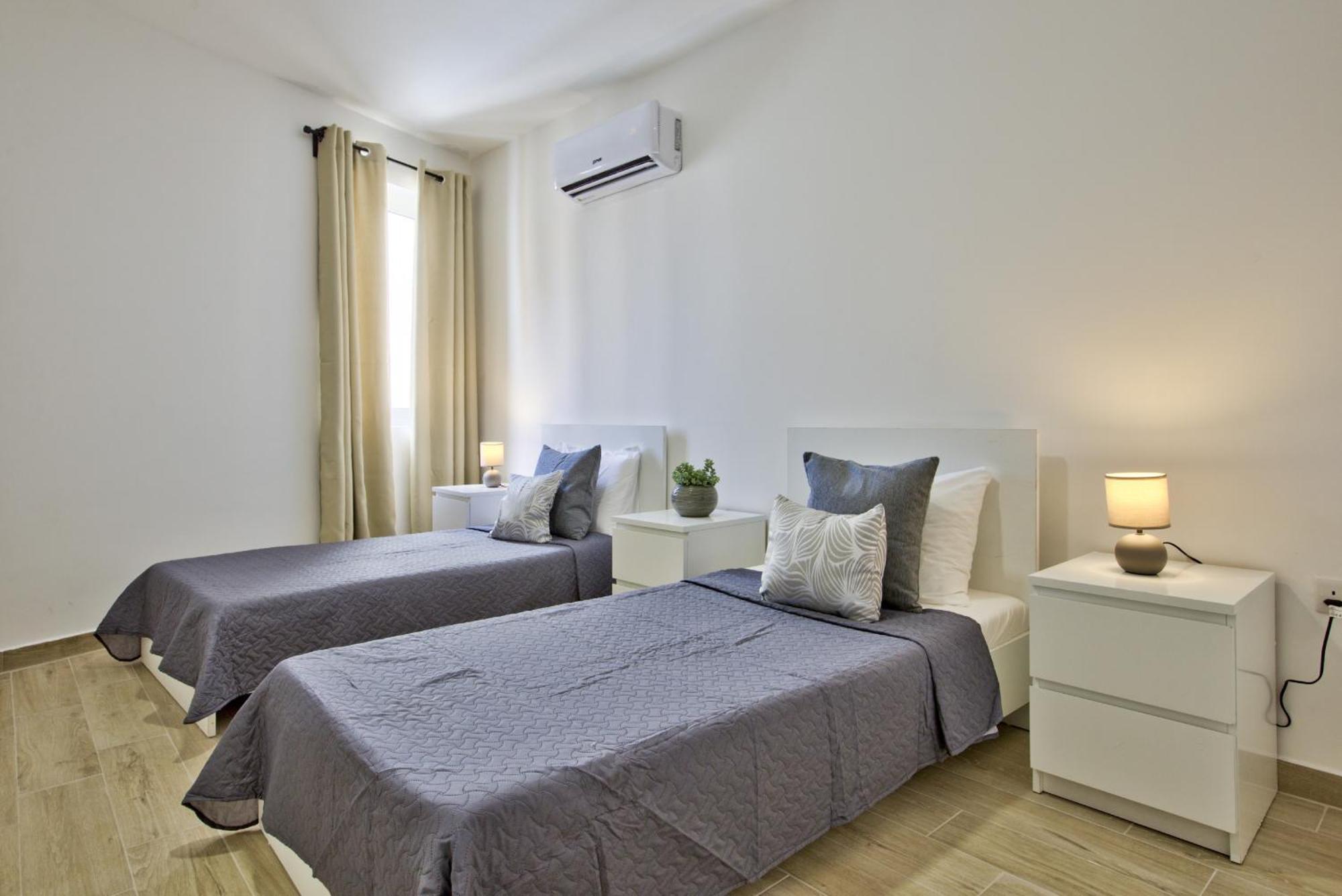 Bastions Seaview And Duplex Penthouse In By Shortletsmalta Apartamento