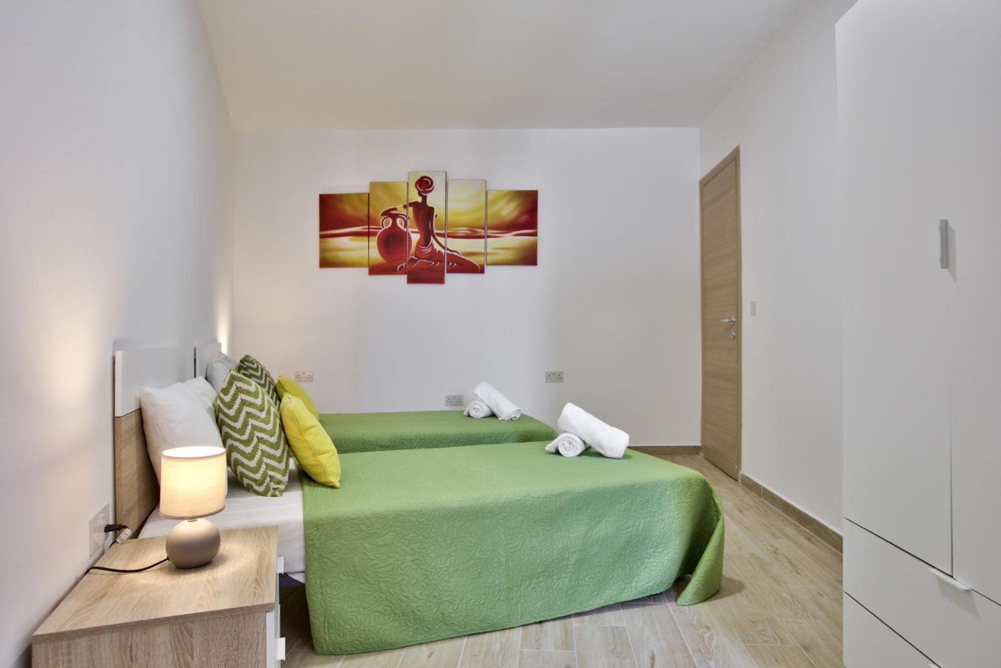 Bastions Seaview And Duplex Penthouse In By Shortletsmalta Apartamento